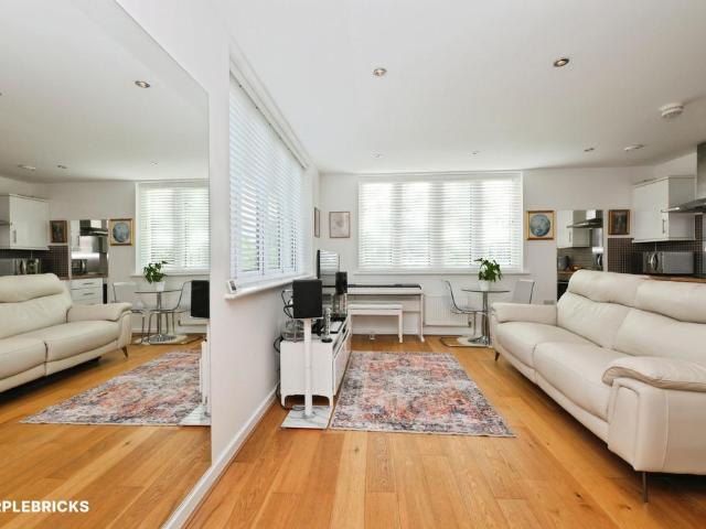 Flat for sale in Fretherne, Hertfordshire