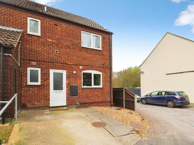 Flat for sale in Burgh St Peter, Norfolk