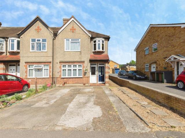 Flat for sale in Hackbridge, Greater London