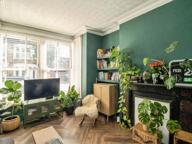 Flat for sale in Southend City Centre Neighbourhood, Alton Barnes