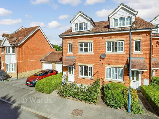 Flat for sale in Midway, Kent