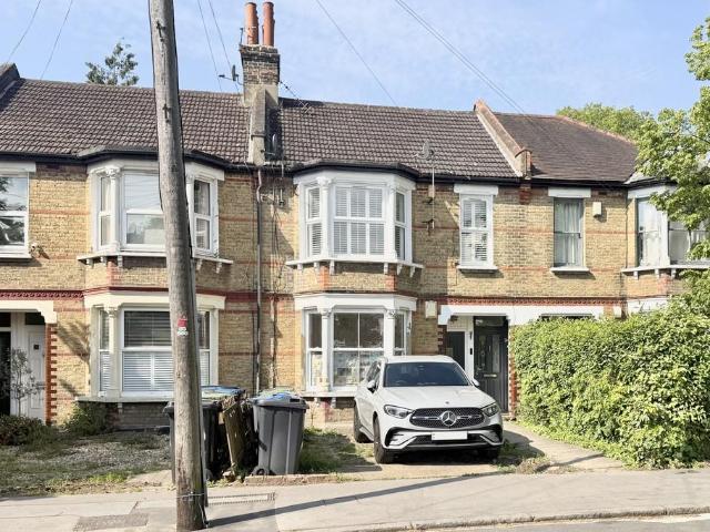 Flat for rent in London Borough of Croydon, Isle Of Man