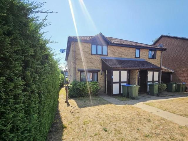 Flat for rent in Swallowfields, Blackhills