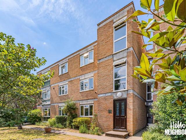 Flat for rent in London Borough of Merton, Raynes Park