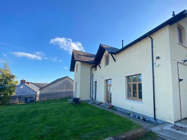Flat for rent in St Clears, Wales