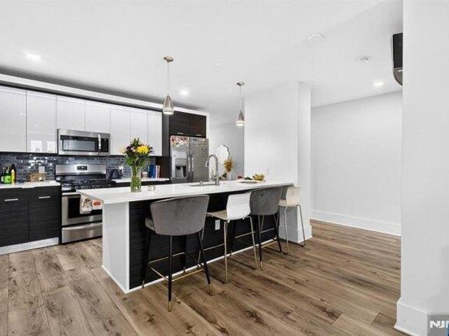 Condo for sale in Hudson, New Jersey