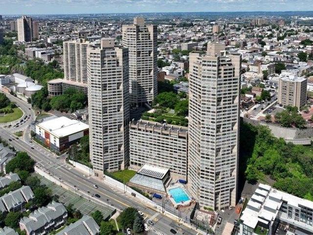 Condo for sale in Guttenberg, Hudson County