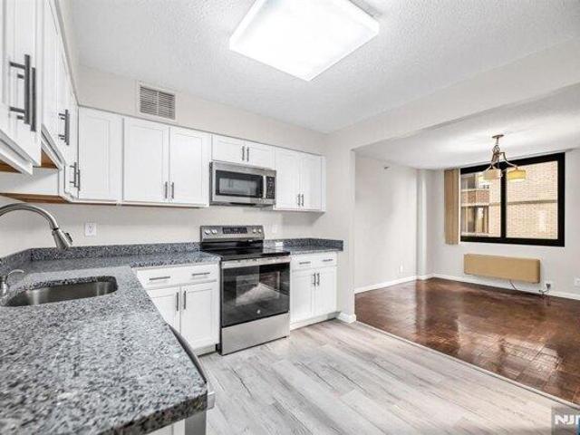 Condo for sale in Hackensack, New Jersey