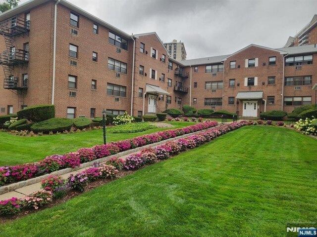 Condo for sale in Hackensack, New Jersey