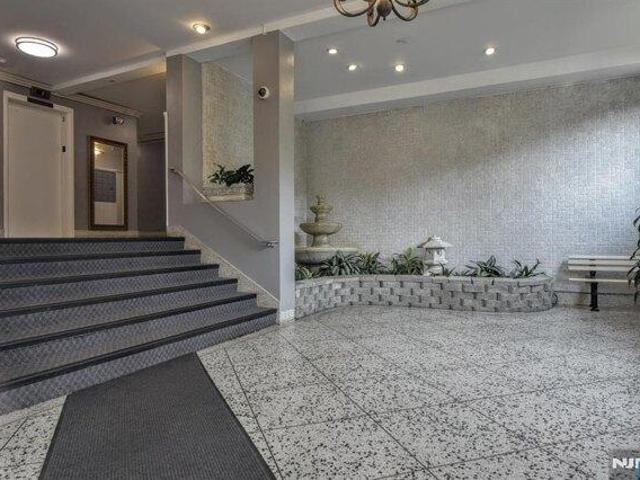 Condo for sale in Hackensack, New Jersey