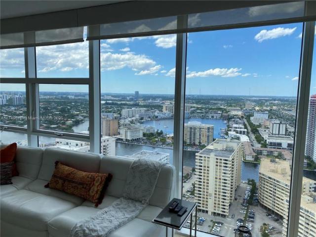 Apartment for sale in Hallandale