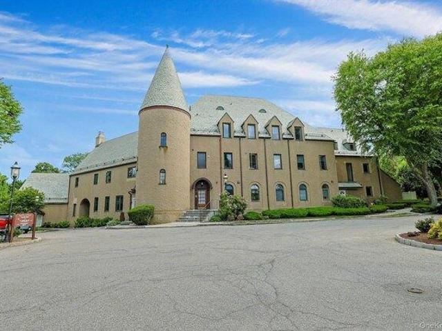 Condo for sale in Hawthorne, New York