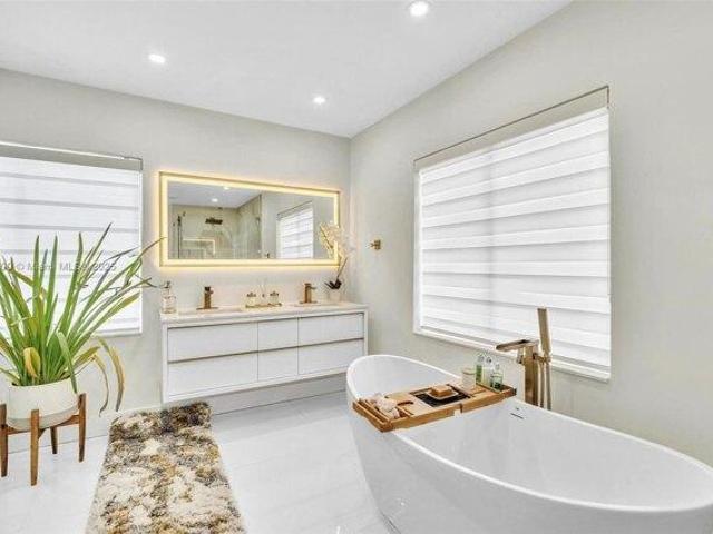 House for sale in Hollywood
