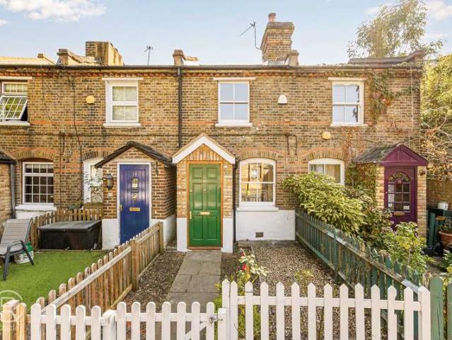 House for sale in London Borough of Ealing, Hanwell