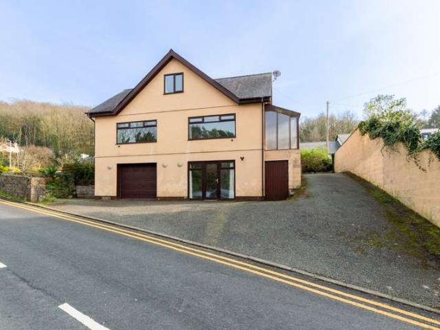 House for sale in Y Felinheli, Wales