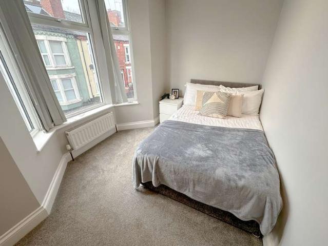 House for rent in Elm Park, Calderstones