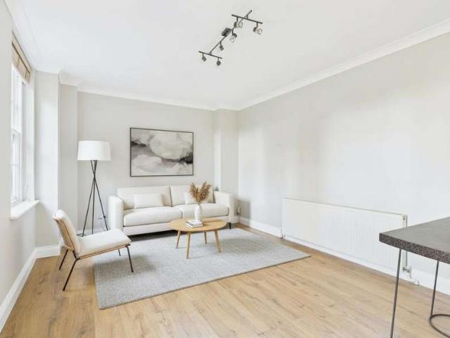 House for sale in Shooters Hill, Greater London