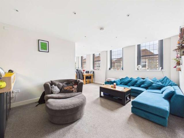 House for sale in Kingswood