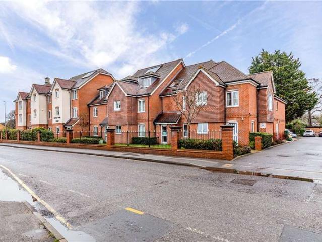 House for rent in Byfleet, Woking