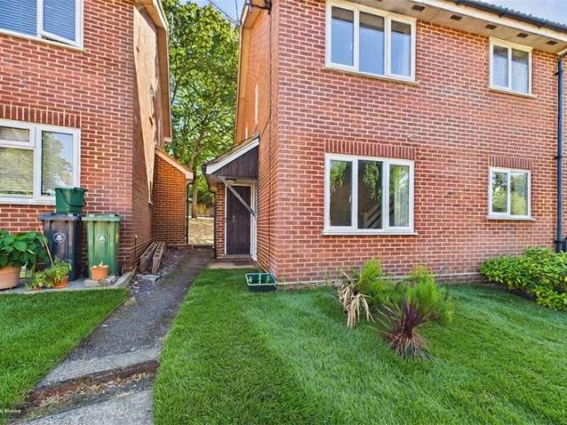 House for sale in Heol-las, Surrey