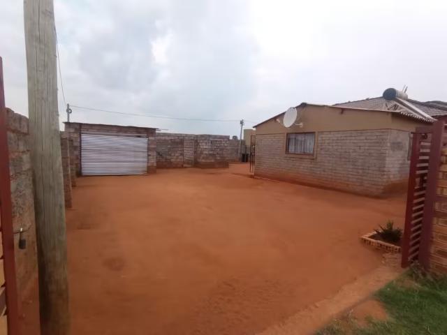 House for sale in Duduza, City of Ekurhuleni Metropolitan Municipality