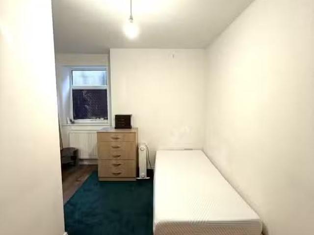 House for rent in Moses Gate, Lee Bank