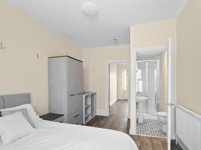 House for rent in Follaton, Strode
