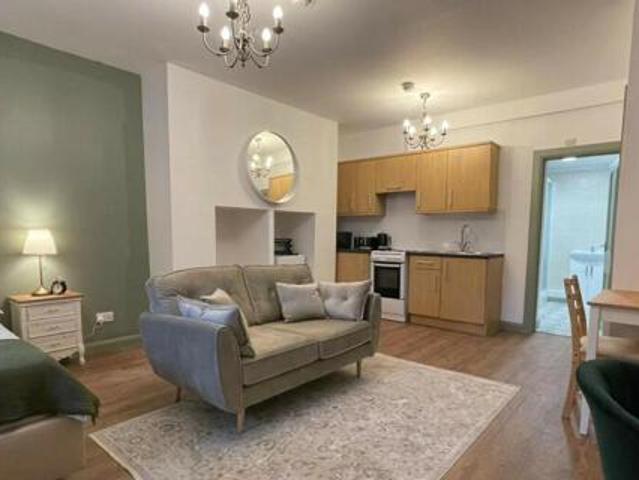 House for rent in Calderstones