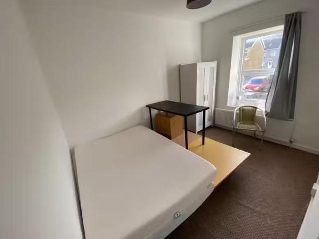 House for rent in Pontypridd, Wales