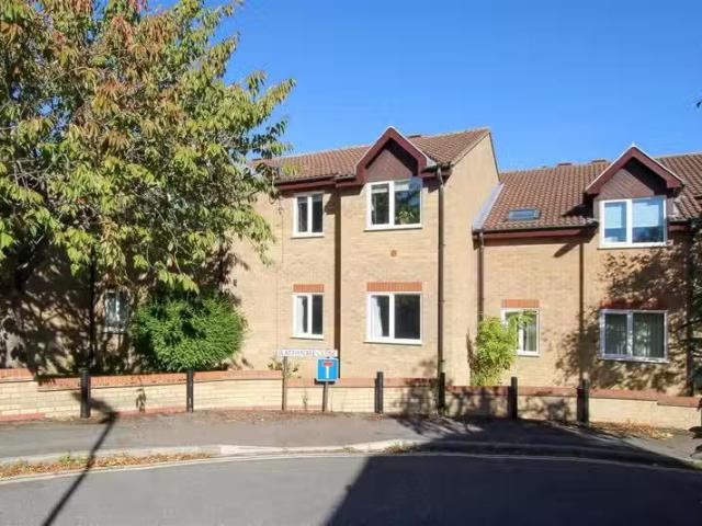 House for rent in Charlton, Greater London