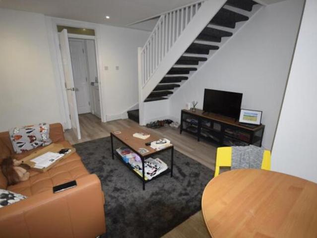 House for rent in Calderstones