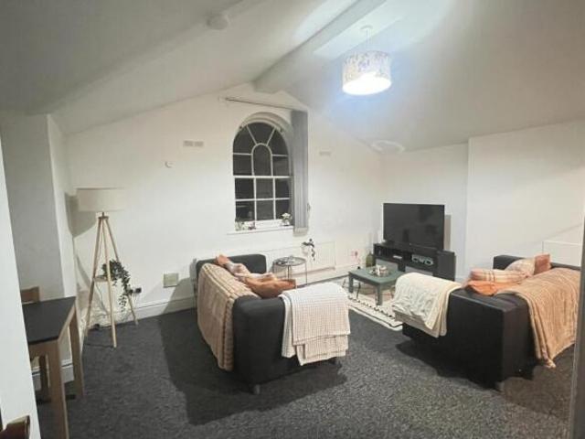 House for rent in Calderstones