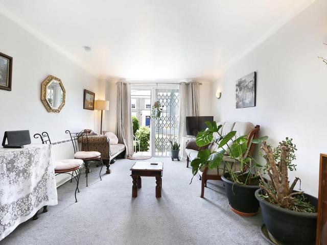 House for sale in London Borough of Lewisham, Forest Hill
