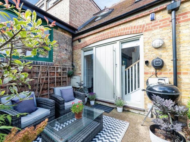 House for sale in Hertford, Colliers End