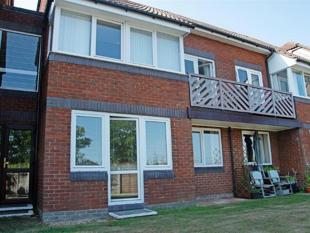 Flat for sale in Hythe and Dibden, Ashurst Bridge