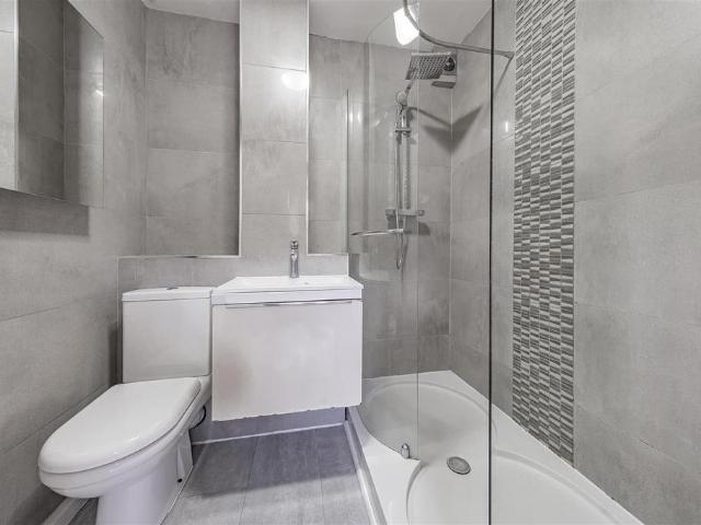 Flat for sale in Clewer New Town, Windsor