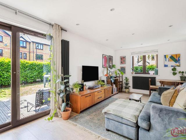 House for sale in Clapton, Greater London