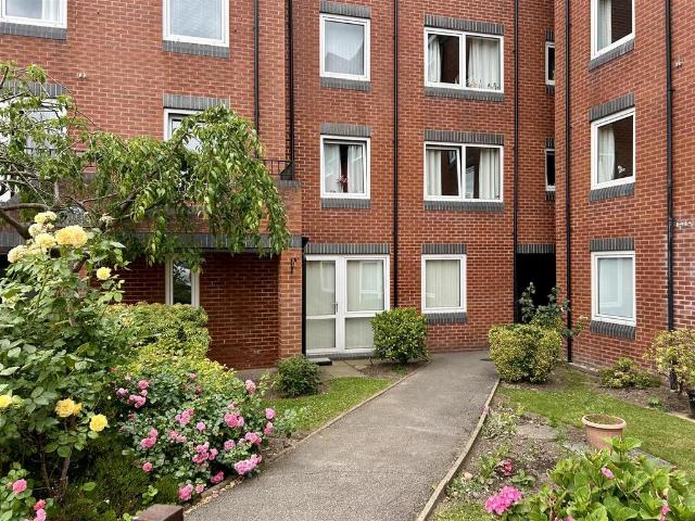 Flat for sale in Halesowen, West Midlands