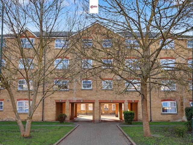 House for sale in Enfield Island Village, Greater London