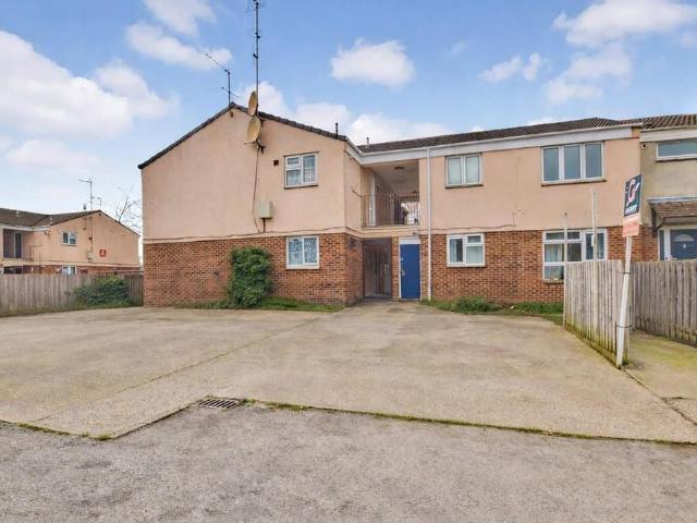 Flat for sale in Slough
