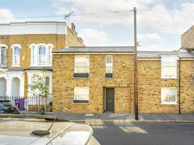 House for sale in Old Ford, Mile End