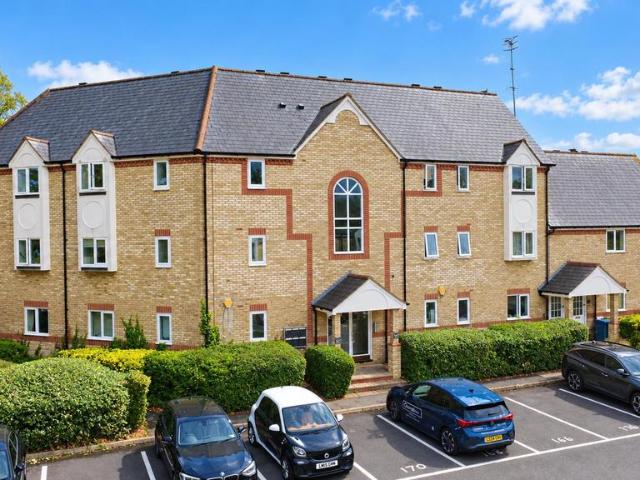 Flat for sale in North Watford, Watford