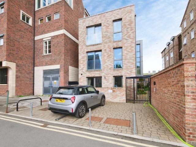 Flat for sale in High Field, York