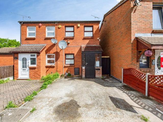House for sale in Purfleet, Essex