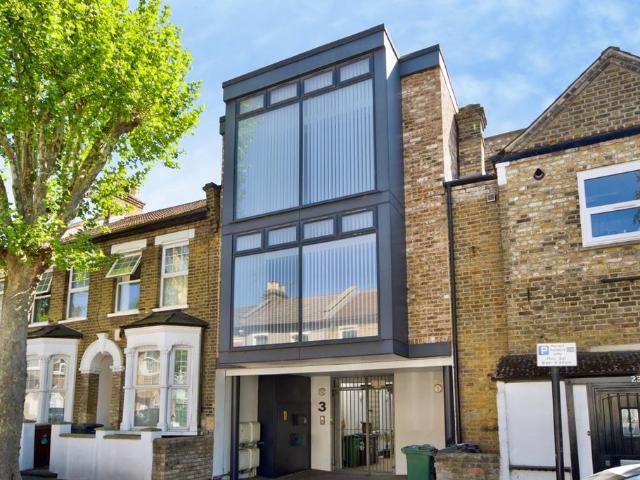 House for sale in Cann Hall, Greater London