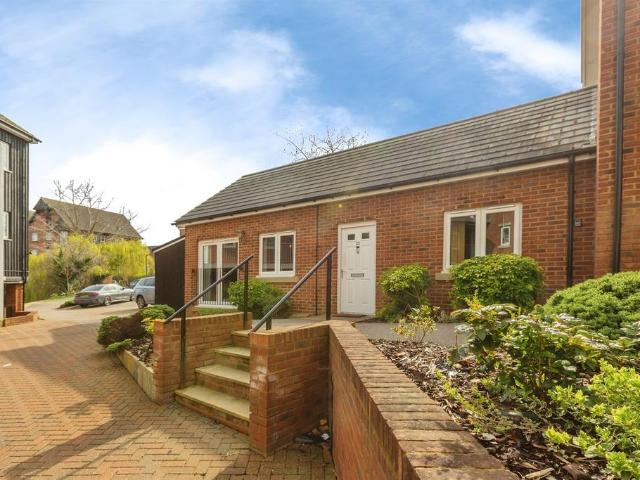 Flat for sale in Leighton-Linslade, Linslade