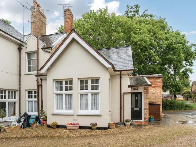 Flat for sale in Wellsprings, Rumwell