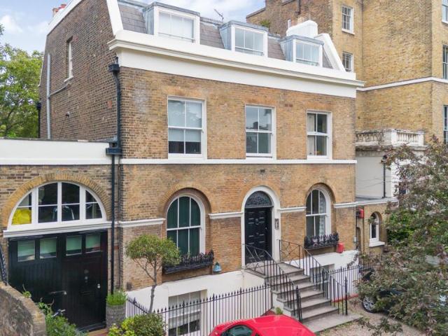 House for sale in Oval, Greater London