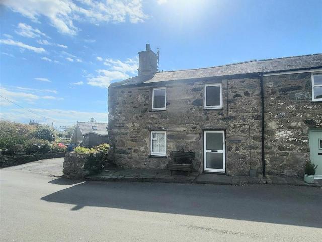 House for sale in Llanfair