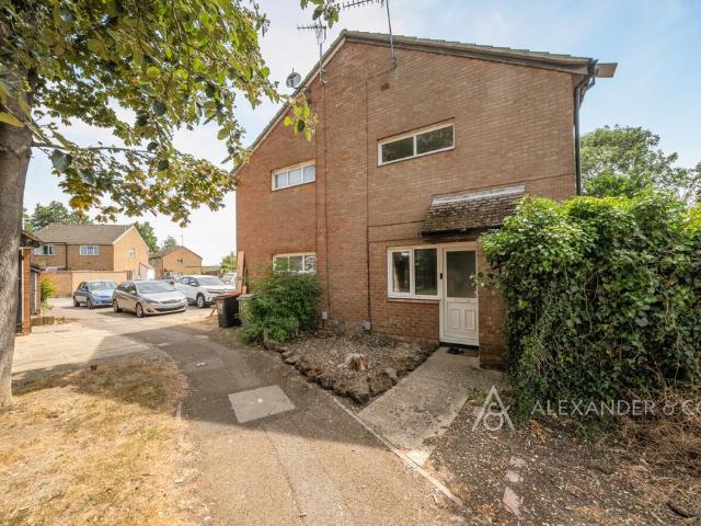 House for sale in Woodside Estate, Houghton Regis